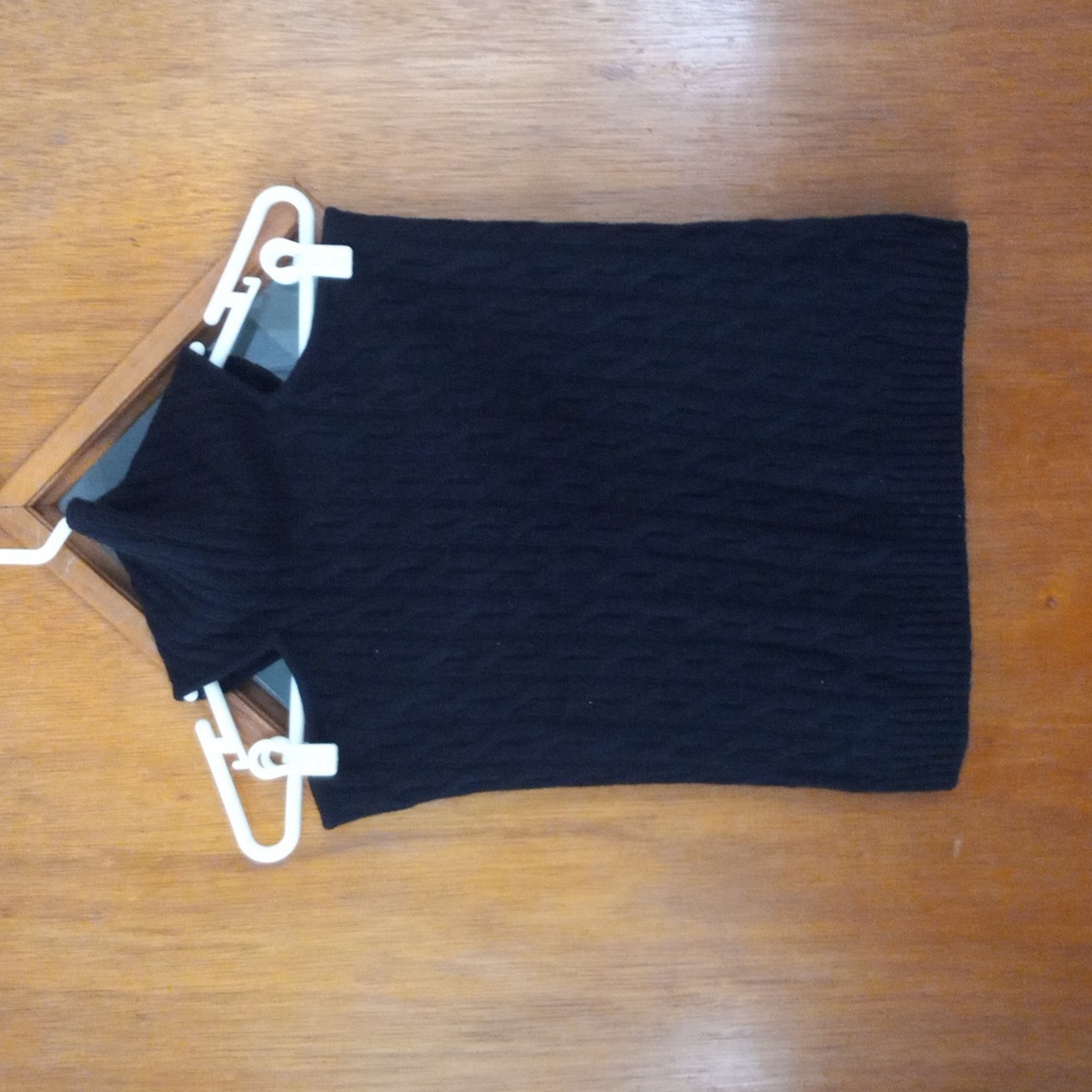 Roi 100% cashmere black sleeveless top